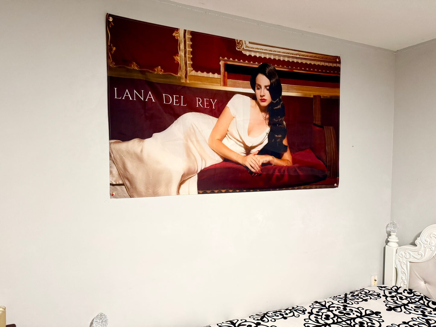 Lana Del Rey "Mysterious"