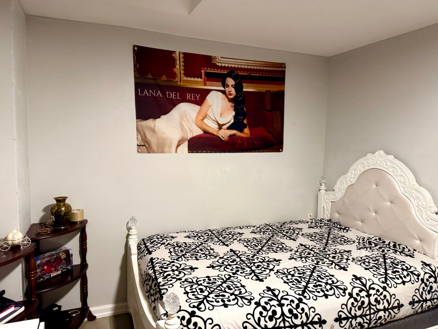 Lana Del Rey "Mysterious"